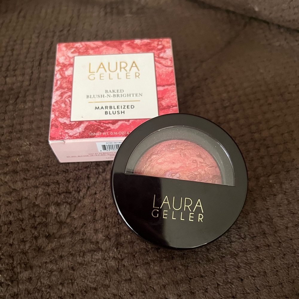 Laura Geller baked blush n Brighten marbleized blush in the shade tropic Hues